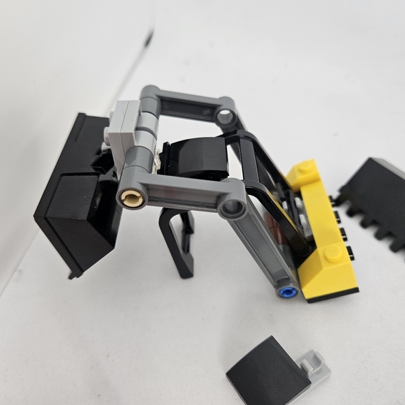 LEGO CITY Construction Bulldozer (60252) & Incomplete With Minifigures NO Box.  - Picture 5 of 11